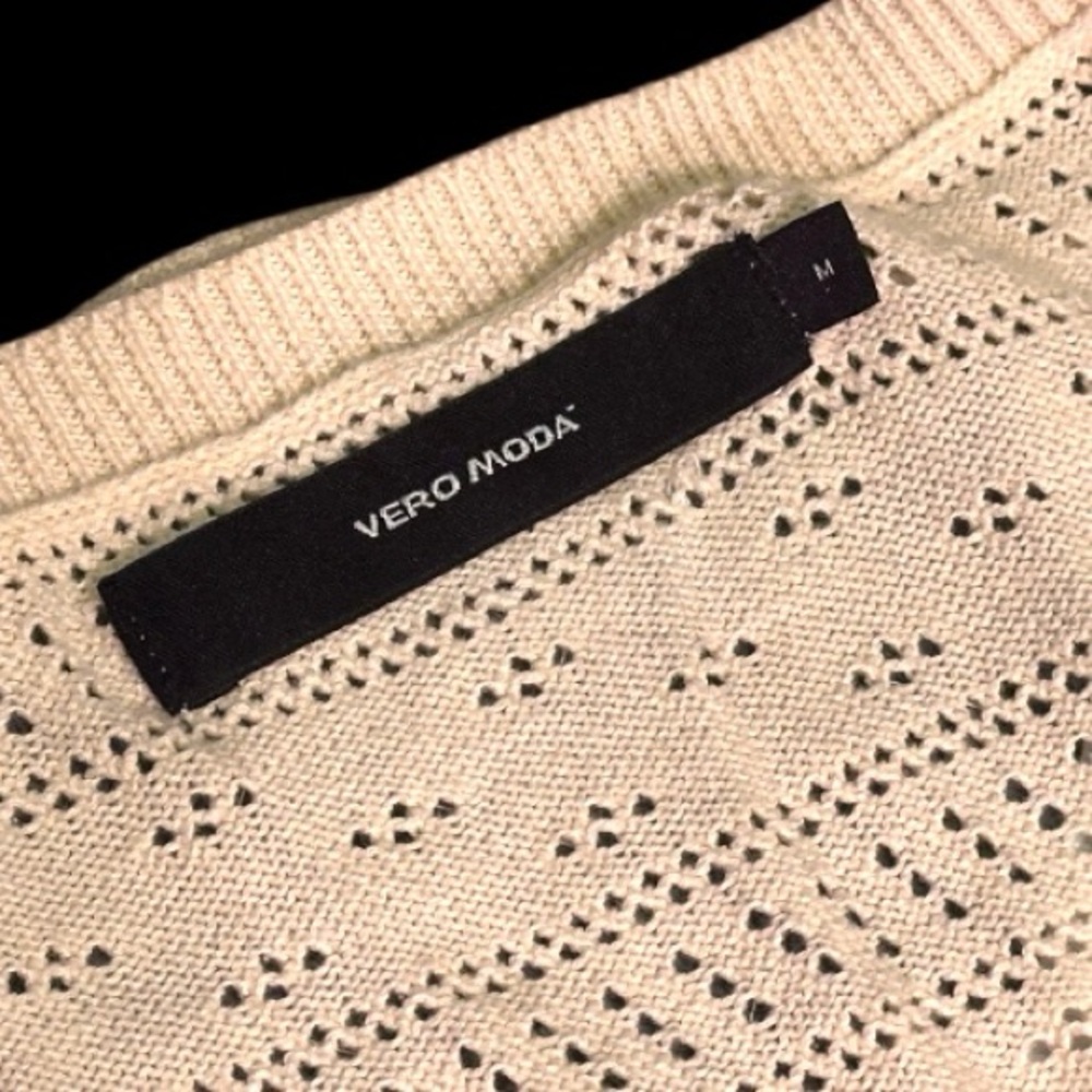 EUC (never worn) VERO MODA V-Neck Crotchet Sweater in Cream. Size Medium - Picture 2 of 7